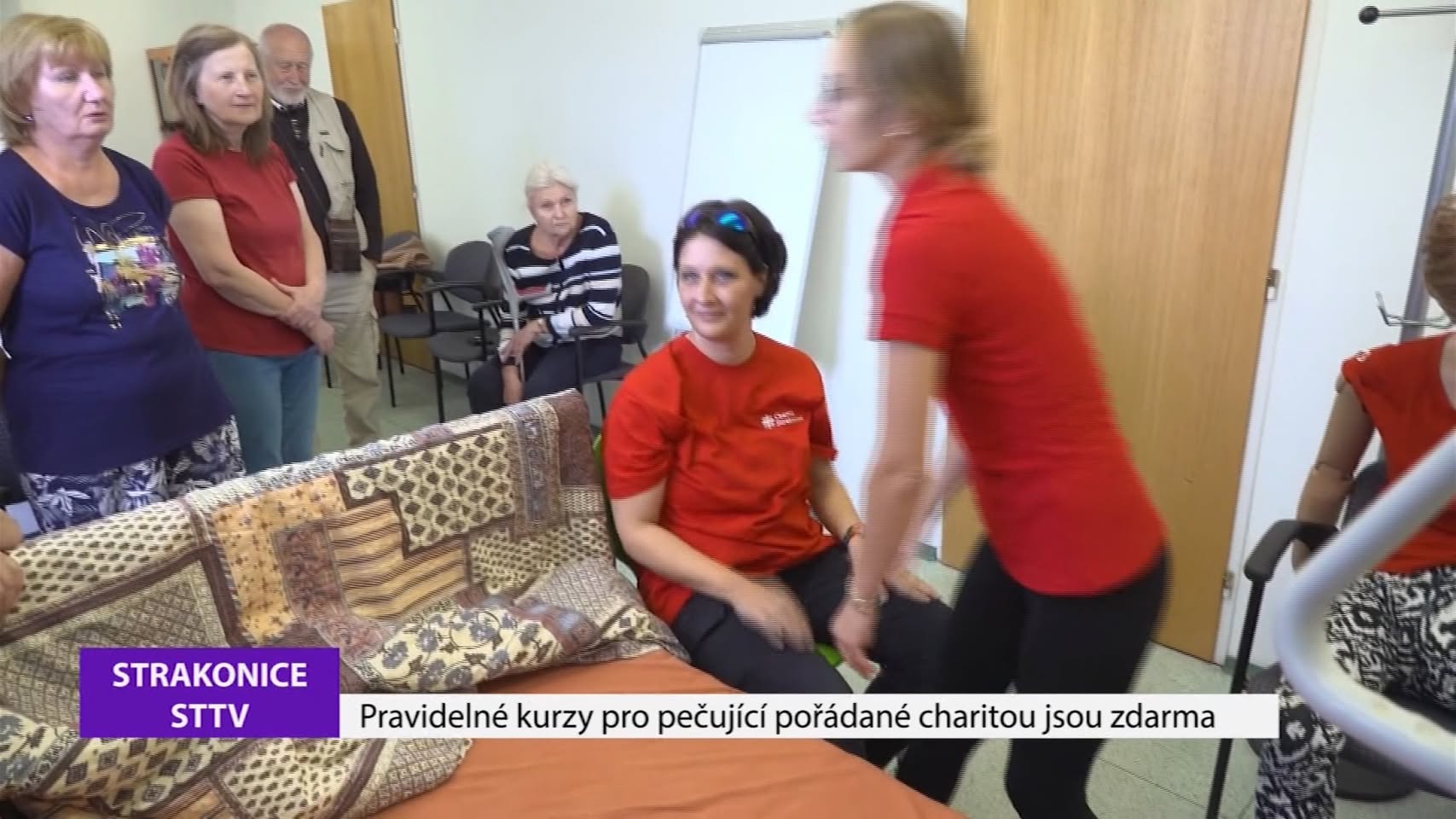 Strakonická charita pravidelně pořádá měsíční kurzy pro lidi, kteří doma pečují o své blízké